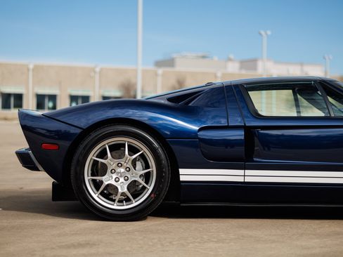 Used 2006 Ford GT image 30
