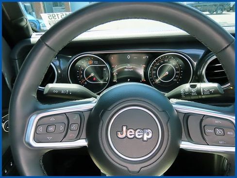 Used 2023 Jeep Wrangler Unlimited Sahara AWD/4WD image 16