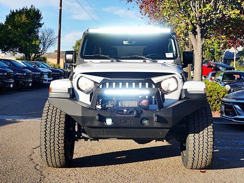 Used 2018 Jeep Wrangler Unlimited Sahara image 5