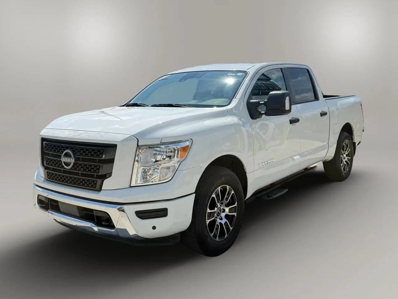 Used 2023 Nissan Titan SV w/ SV Convenience Package AWD/4WD image 3