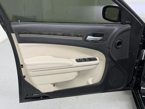 Used 2017 Chrysler 300 C w/ Safetytec Plus Group RWD image 17