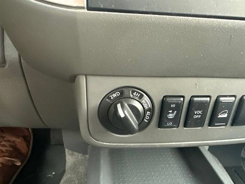 Used 2011 Nissan Frontier SL AWD/4WD image 16