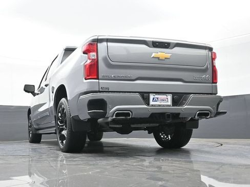 Used 2025 Chevrolet Silverado 1500 High Country AWD/4WD image 56