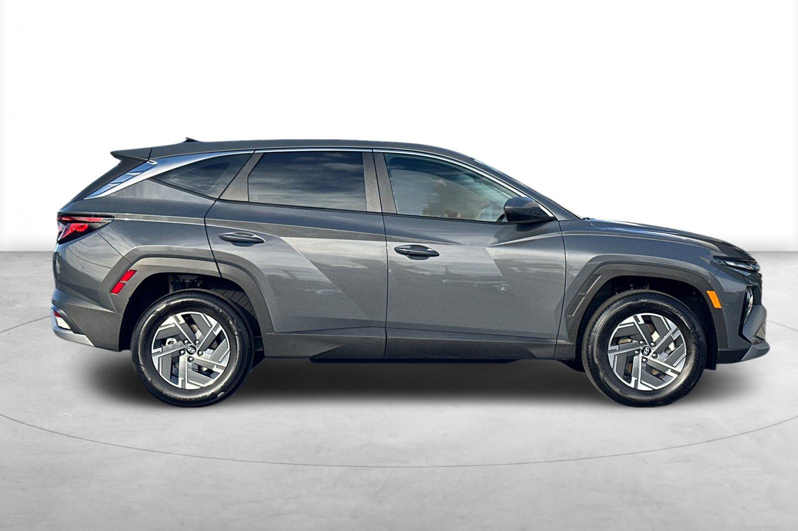 Used 2026 Hyundai Tucson Blue SE AWD/4WD image 9