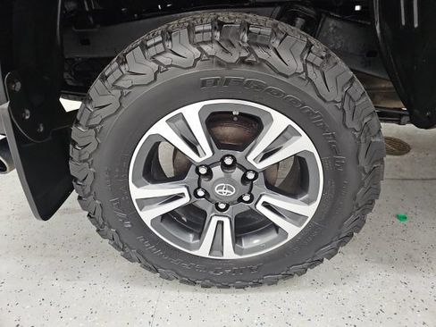 Used 2016 Toyota Tacoma TRD Sport w/ Towing Package AWD/4WD image 7