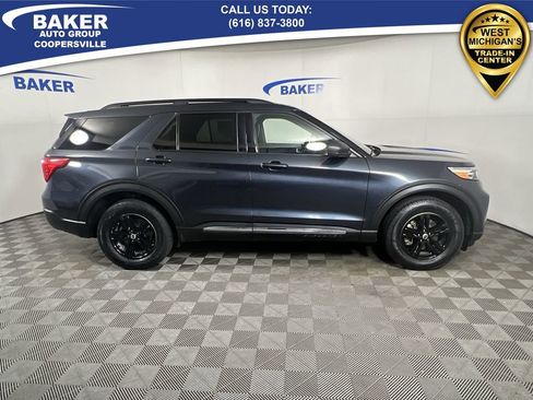 Used 2022 Ford Explorer XLT w/ Equipment Group 202A image 10