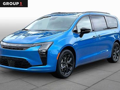 New 2027 Chrysler Pacifica Limited w/ S Appearance Package
