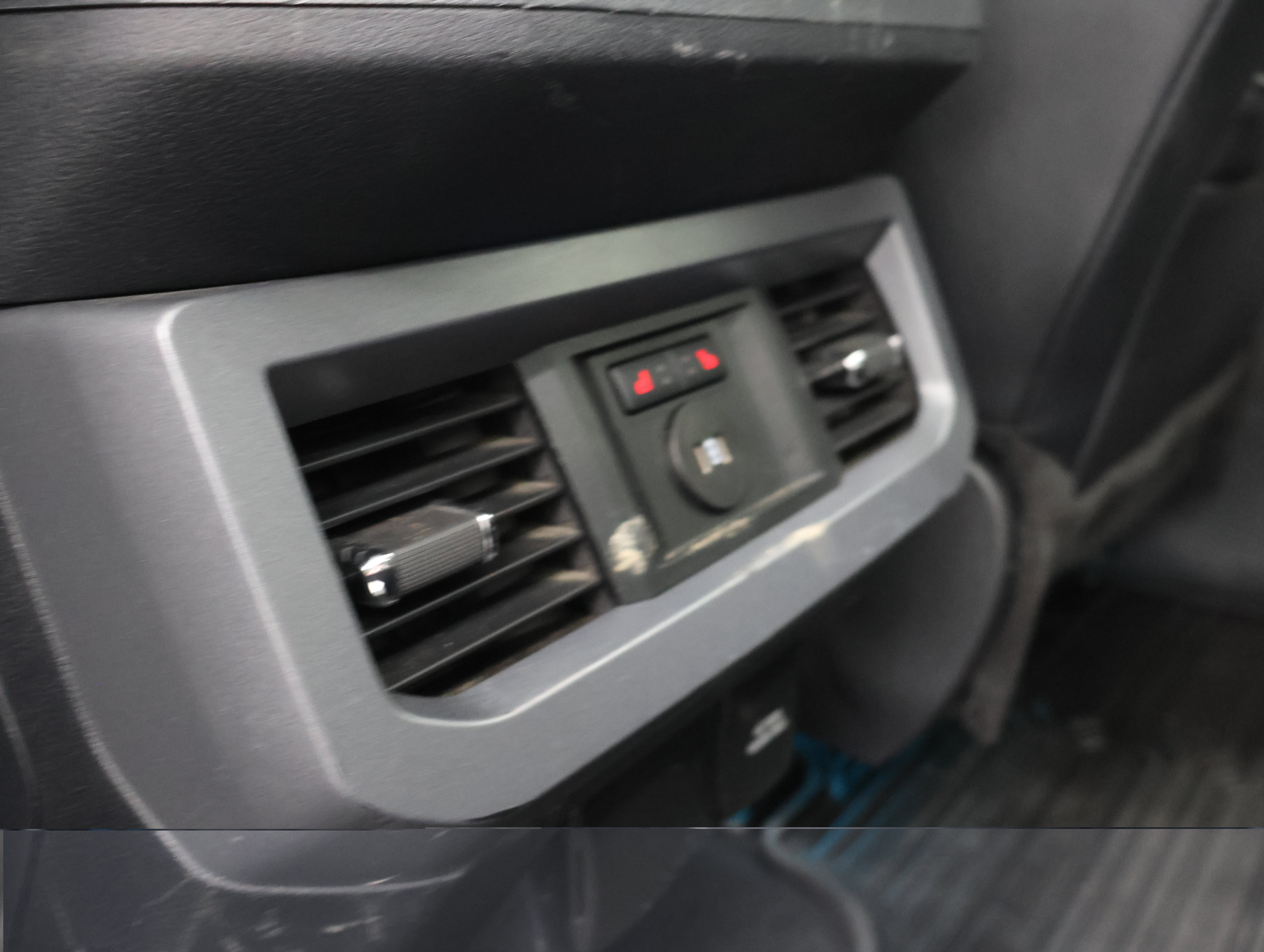 Used 2024 Ford F350 Lariat w/ Lariat Ultimate Package AWD/4WD image 39