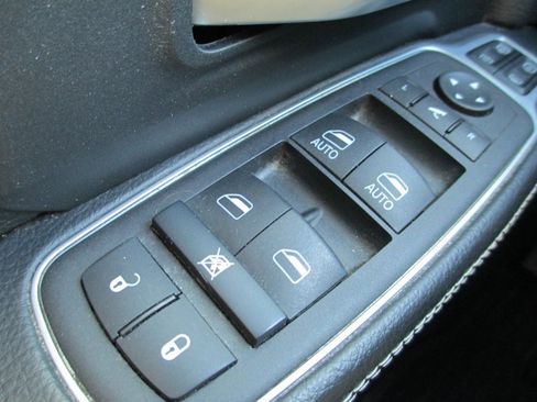 Used 2024 RAM 3500 Big Horn w/ Sport Appearance Package image 25