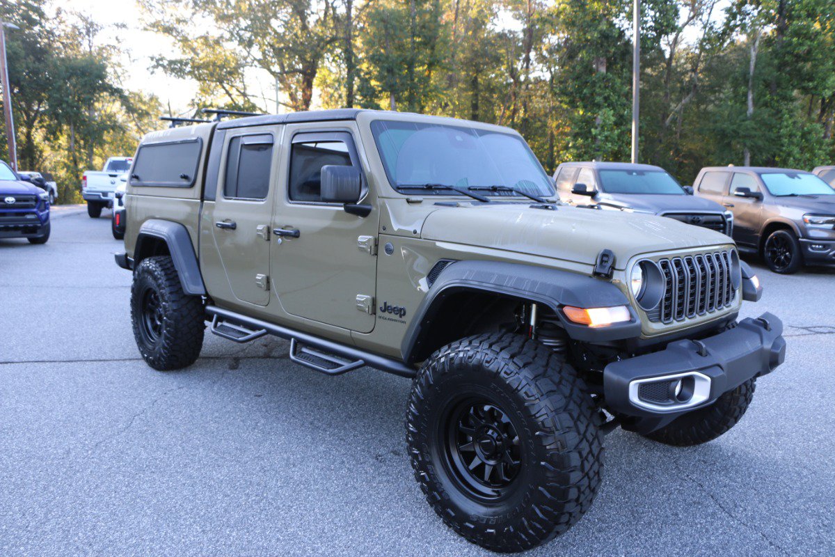 Used 2025 Jeep Gladiator Sport AWD/4WD image 10