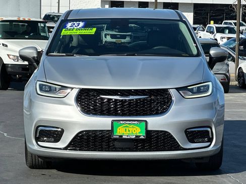 Used 2023 Chrysler Pacifica Touring-L FWD image 10