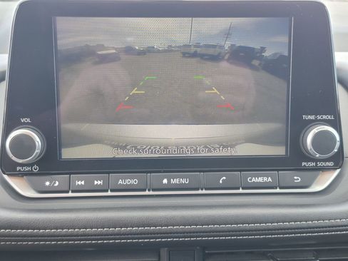 Used 2025 Nissan Rogue SV image 24