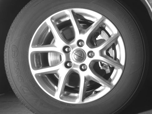 Used 2024 Chrysler Voyager LX image 13