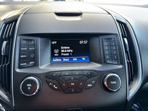 Used 2017 Ford Edge SE image 26