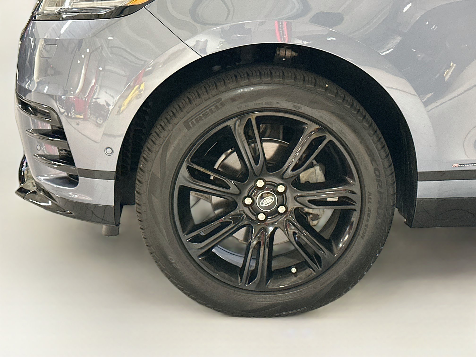 Used 2019 Land Rover Range Rover Velar R-Dynamic SE AWD/4WD image 31