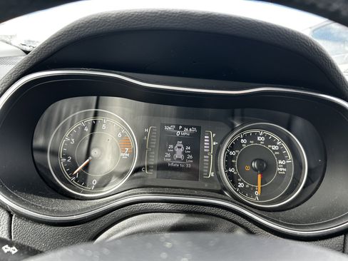 Used 2020 Jeep Cherokee Latitude Plus image 17