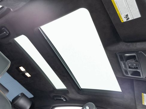 Used 2015 Jaguar XJ RWD image 31