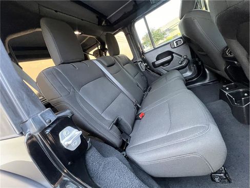 Used 2018 Jeep Wrangler Unlimited Sport image 38