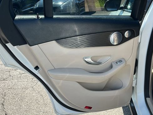 Used 2018 Mercedes-Benz GLC 300 4MATIC image 24