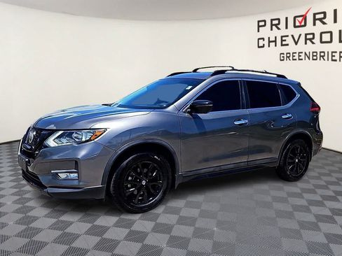 Used 2018 Nissan Rogue SV w/ Premium Package FWD image 4