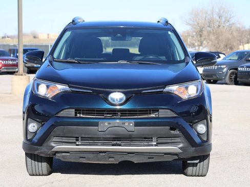 Used 2018 Toyota RAV4 XLE image 5
