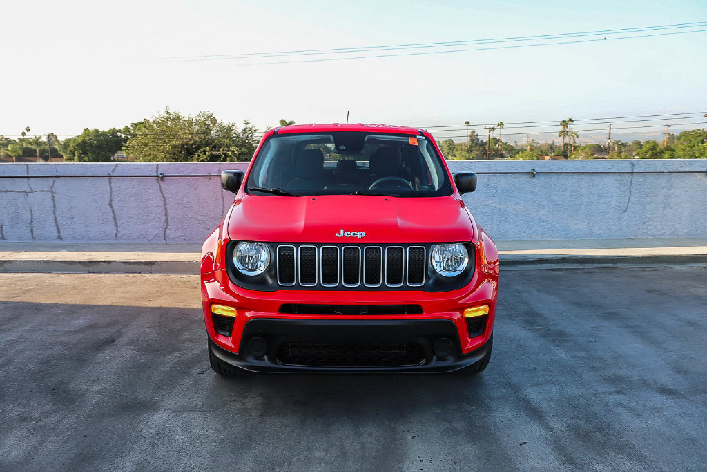 Used 2023 Jeep Renegade Latitude AWD/4WD image 3