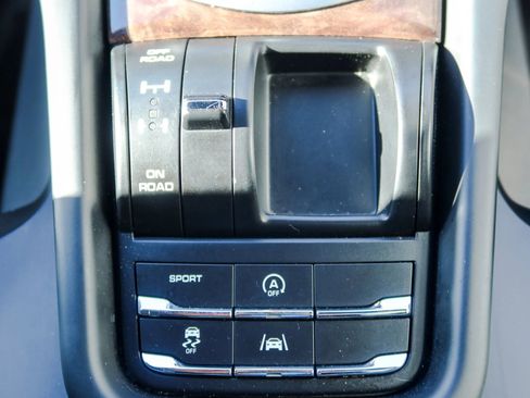 Used 2015 Porsche Cayenne S image 22