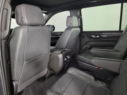 Used 2022 GMC Yukon XL Denali w/ Denali Premium Package image 13
