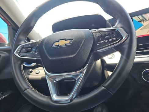Used 2025 Chevrolet Trax LT w/ LT Convenience Package FWD image 16