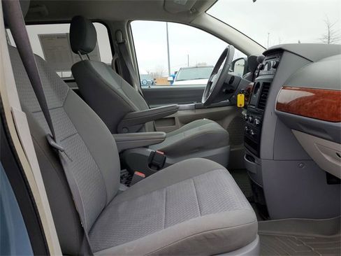 Used 2008 Chrysler Town & Country Touring image 24