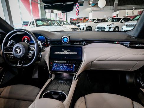 Used 2024 Maserati GranTurismo Modena image 23