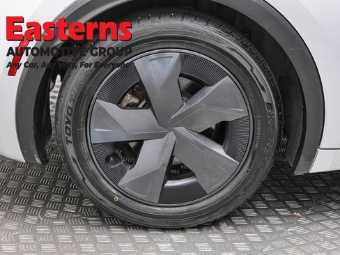Used 2025 Toyota Prius LE FWD image 28