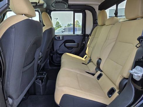 Used 2022 Jeep Gladiator Sport AWD/4WD image 12