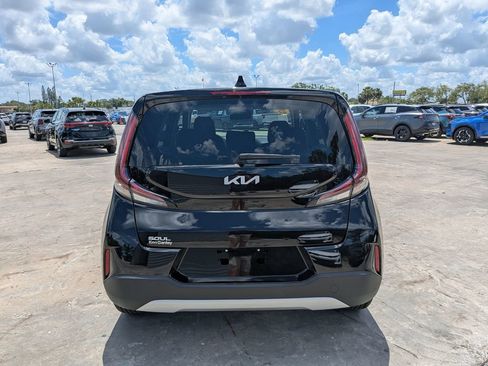 Certified 2025 Kia Soul LX w/ LX Technology Package FWD image 7