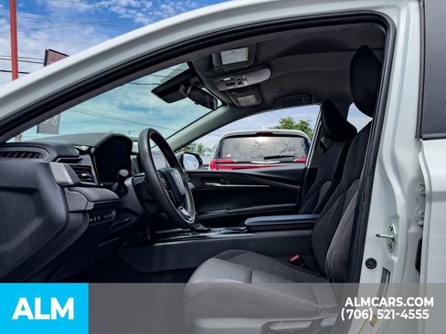 Used 2025 Toyota Camry LE FWD image 10