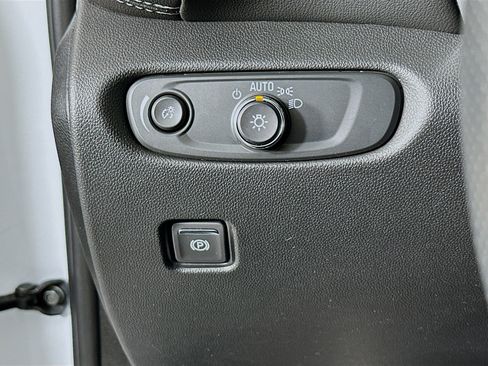 Used 2025 Chevrolet Blazer LT FWD image 16