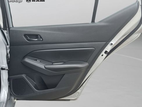 Used 2024 Nissan Altima 2.5 SV FWD image 10