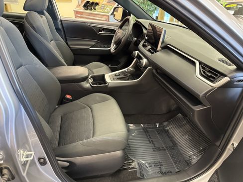 Used 2024 Toyota RAV4 SE w/ Convenience Package image 16