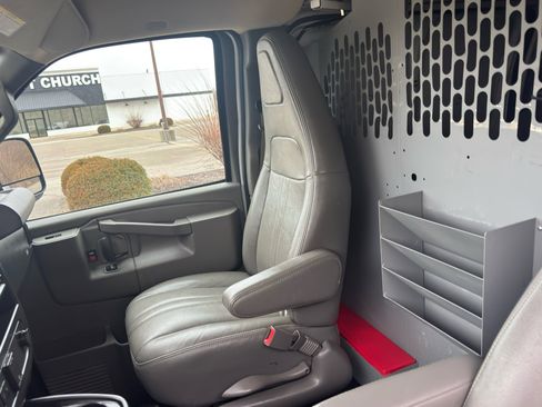 Used 2019 Chevrolet Express 3500 w/ Driver Convenience Package image 16