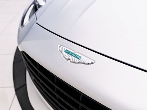 Used 2024 Aston Martin DB12 Coupe image 20