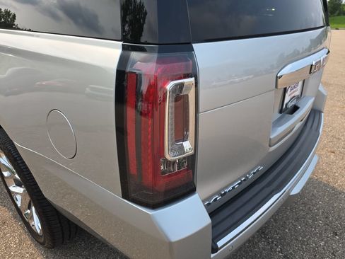 Certified 2019 GMC Yukon XL Denali w/ Denali Ultimate Package AWD/4WD image 39