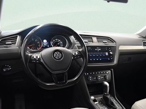 Used 2018 Volkswagen Tiguan SE w/ 3rd Row Seat Package AWD/4WD image 23