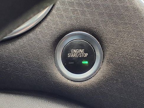 Used 2018 Chevrolet Malibu LT image 17