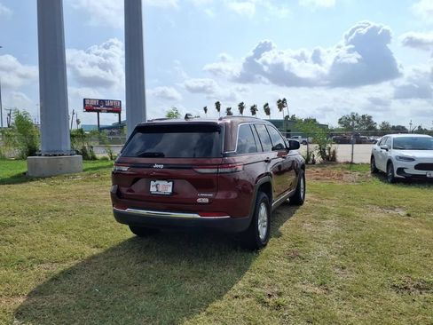 Used 2024 Jeep Grand Cherokee Laredo RWD image 5