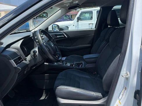 Used 2022 Mitsubishi Outlander SE FWD image 14