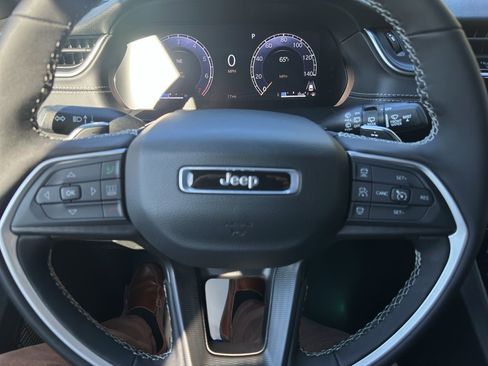 New 2025 Jeep Grand Cherokee Laredo X w/ Luxury Tech Group I image 12