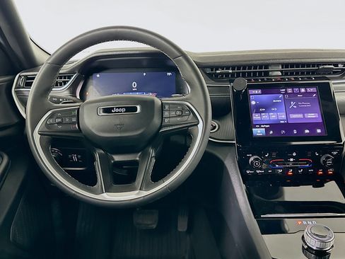 Used 2023 Jeep Grand Cherokee L Laredo image 18