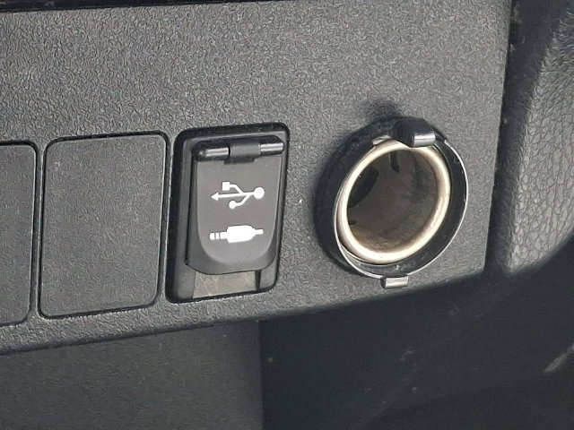 Used 2014 Toyota RAV4 XLE AWD/4WD image 18
