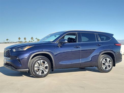 Used 2022 Toyota Highlander XLE image 30