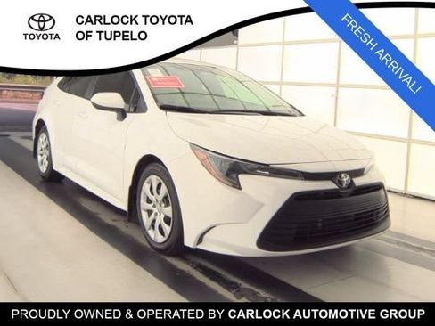 Used 2026 Toyota Corolla LE FWD image 3